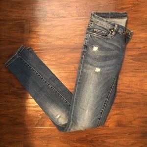 BLANK NYC Jeans 👖 Skinny with a few rips!